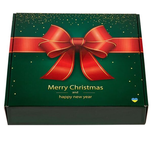 Рождественский подарок в картонной коробке с вкусным сладким наполнением